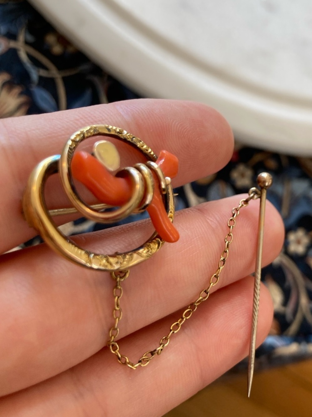 Antique Victorian Coral Love Knot Brooch & Safety Chain Stick Pin - Picture 7 of 15